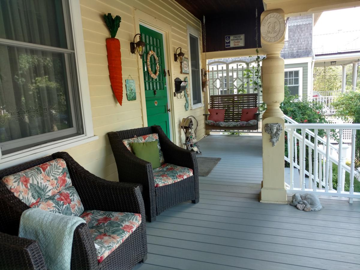 Armistead Cottage Bed & Breakfast Newport Exterior photo